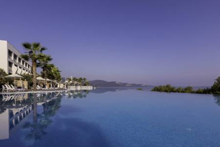 BLUE DREAMS RESORT Pools & Beach
